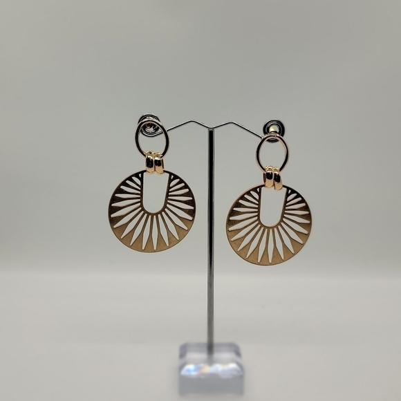 Jewelry - Gold colored earrings
